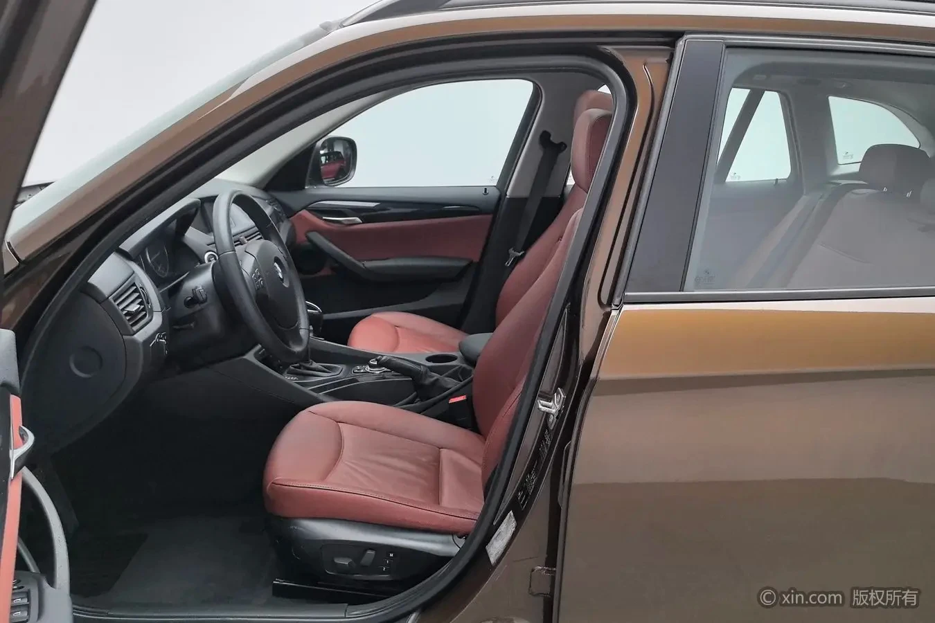 BMW  X1  18   - exterior
