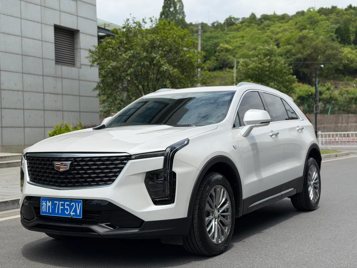 Cadillac XT4 28T Front-Wheel Drive Luxury