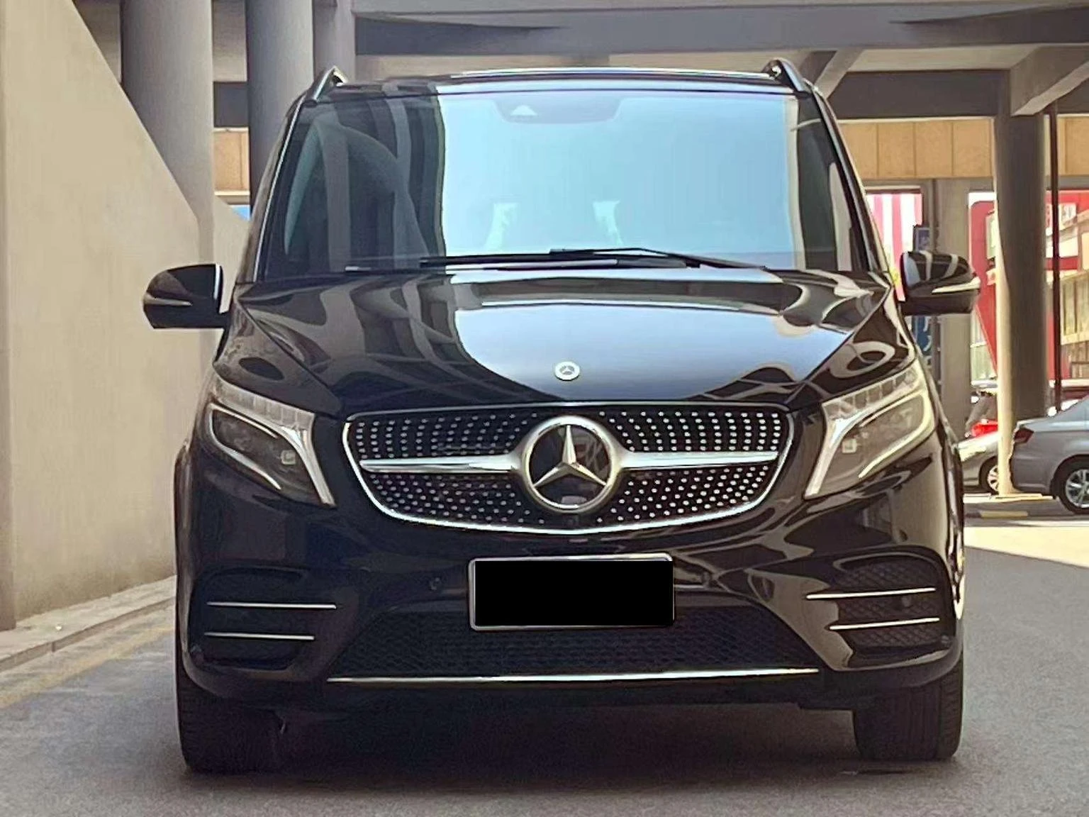Mercedes-Benz V-Class V 260 L (Long Wheelbase Luxury Trim) - exterior