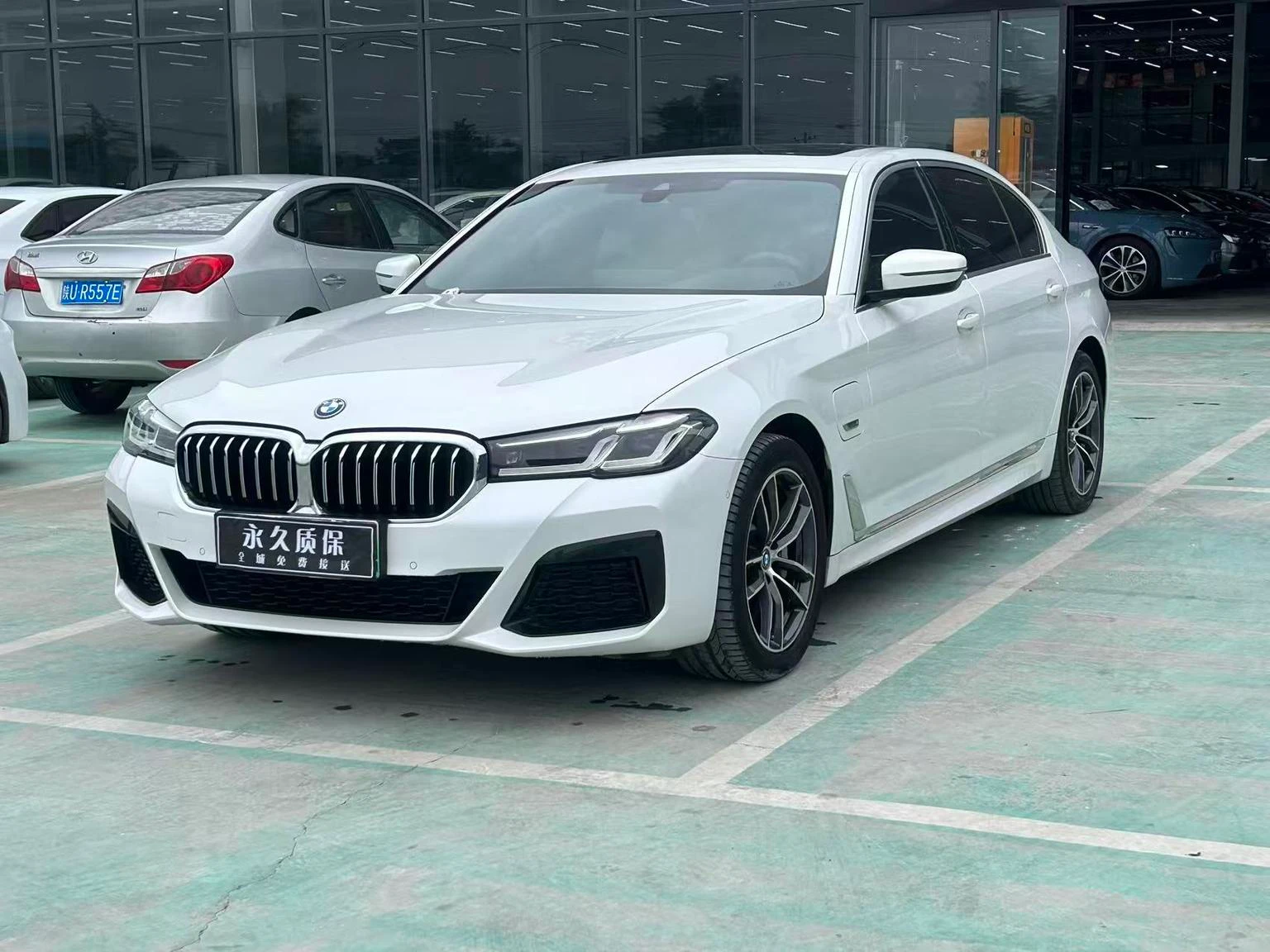 BMW 5 Series PHEV 535Le M Sport Package - exterior