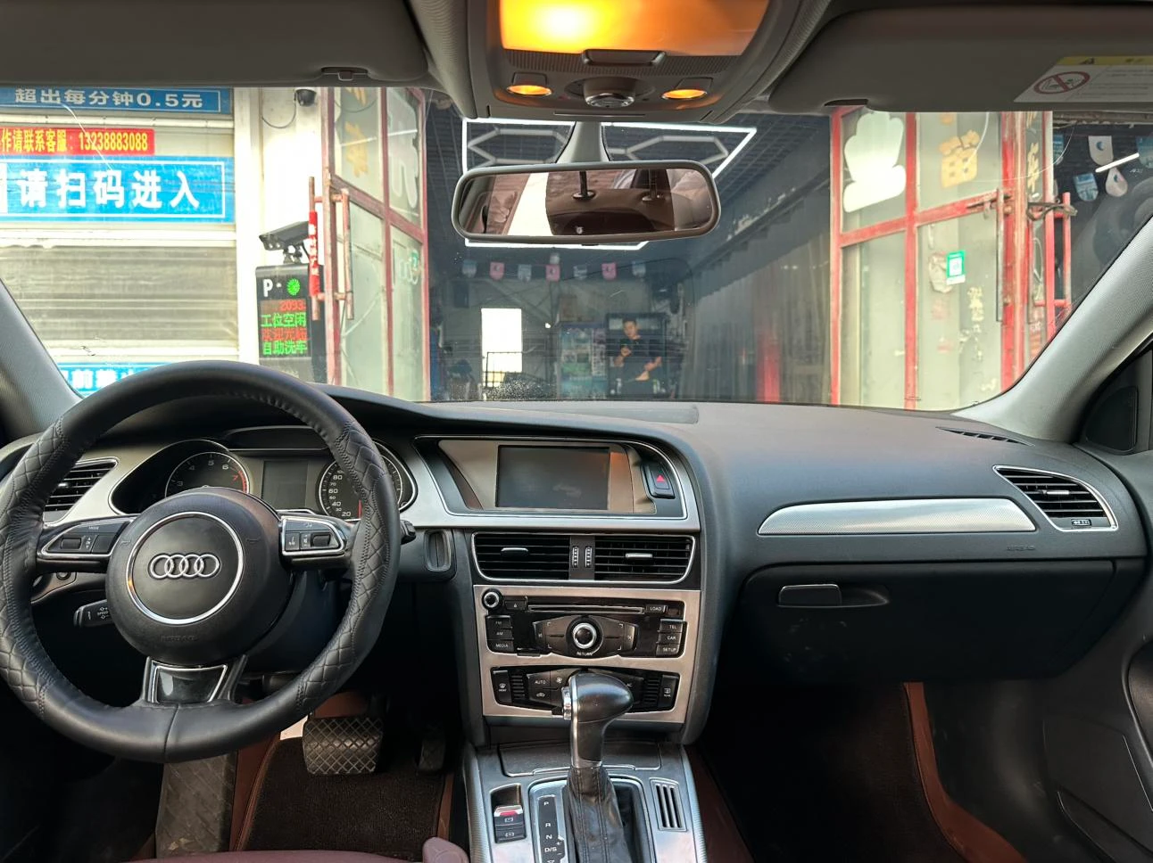 Audi A4L - interior