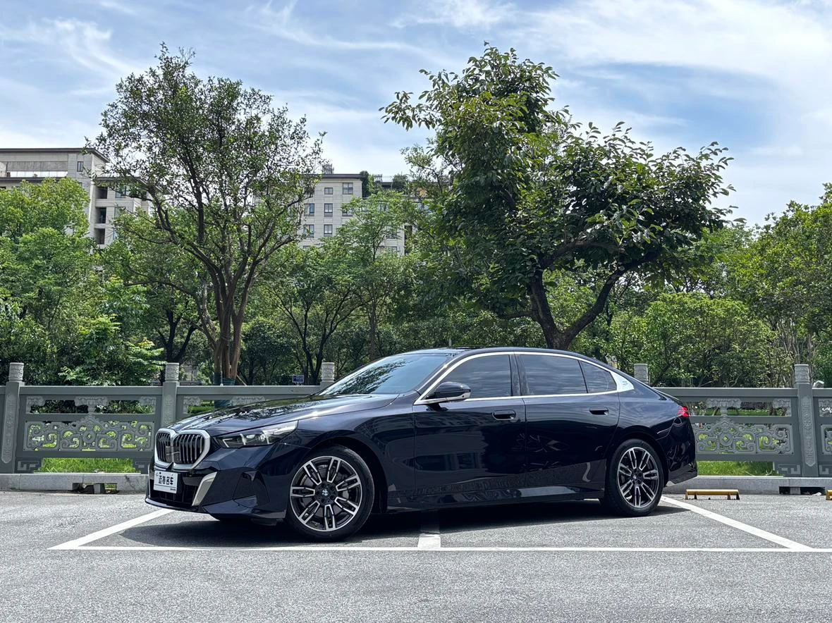 BMW 5 Series 530Li Leading M Sport Package