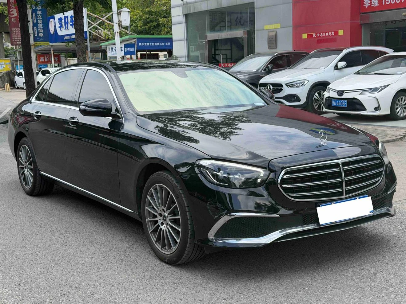 Mercedes-Benz E-Class  260 L Sedan - exterior