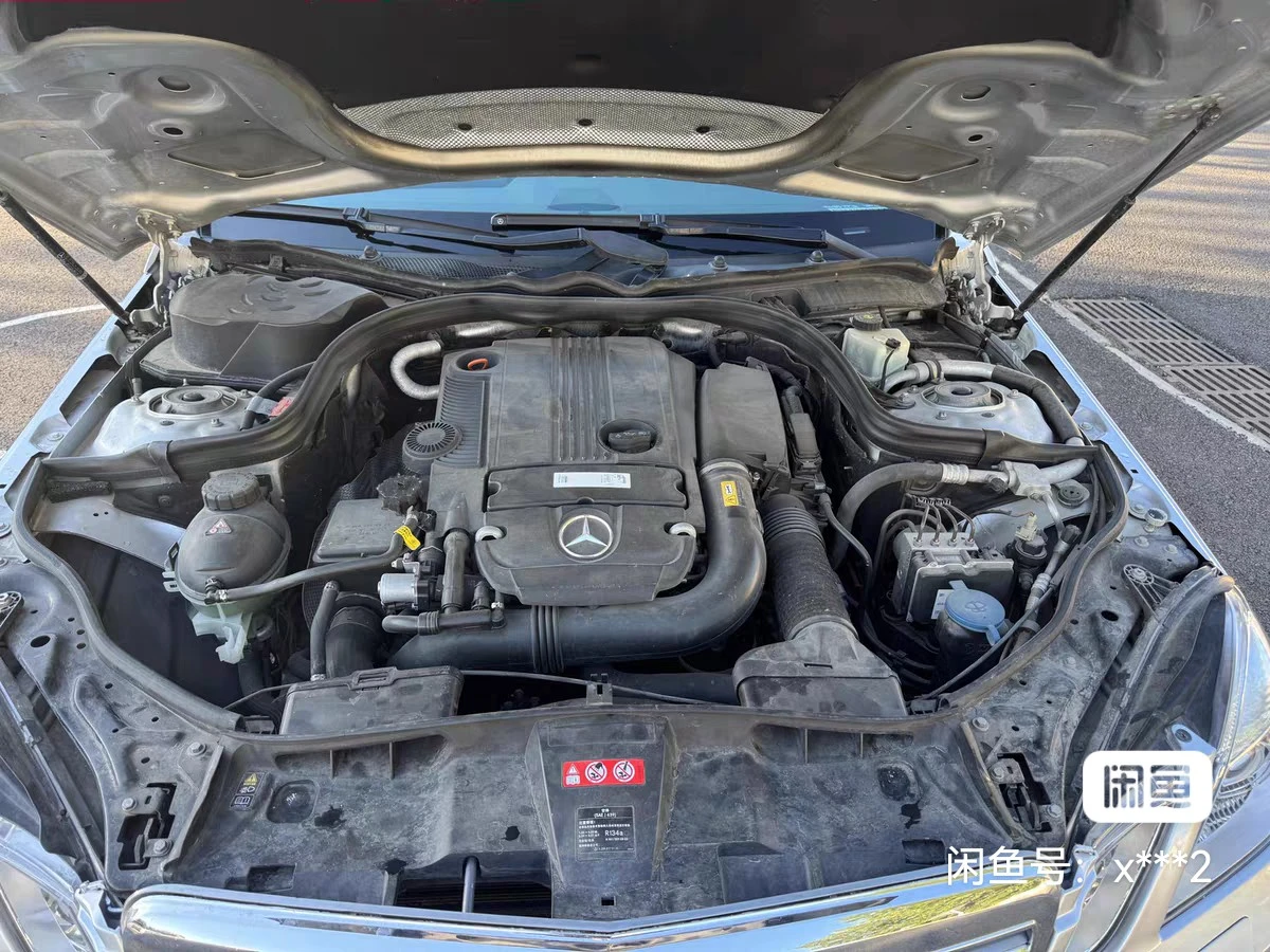 Mercedes-Benz E260L  - engine