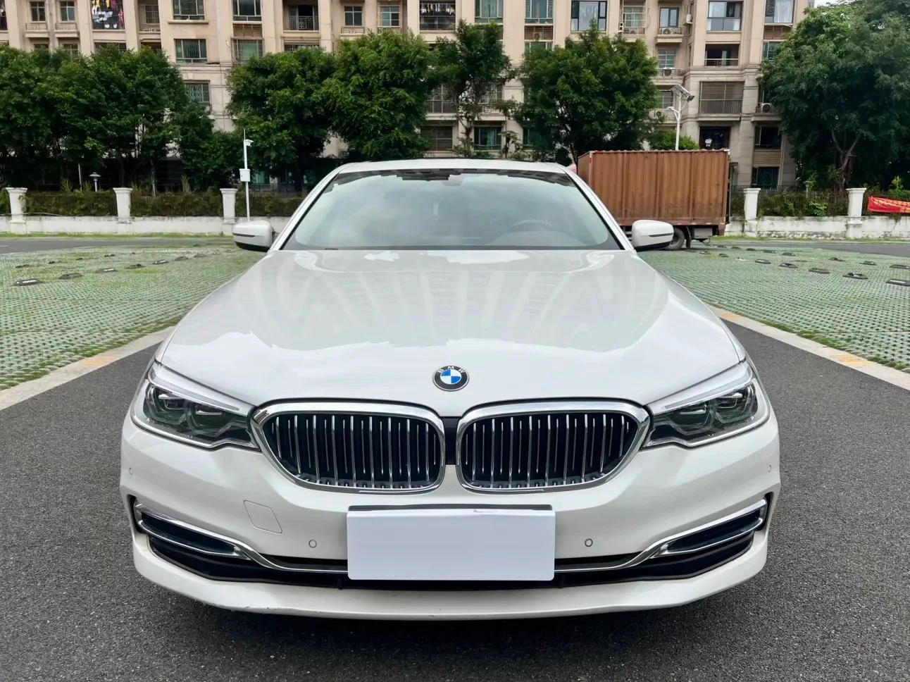 BMW 5 Series 530Li Leading Edition - exterior