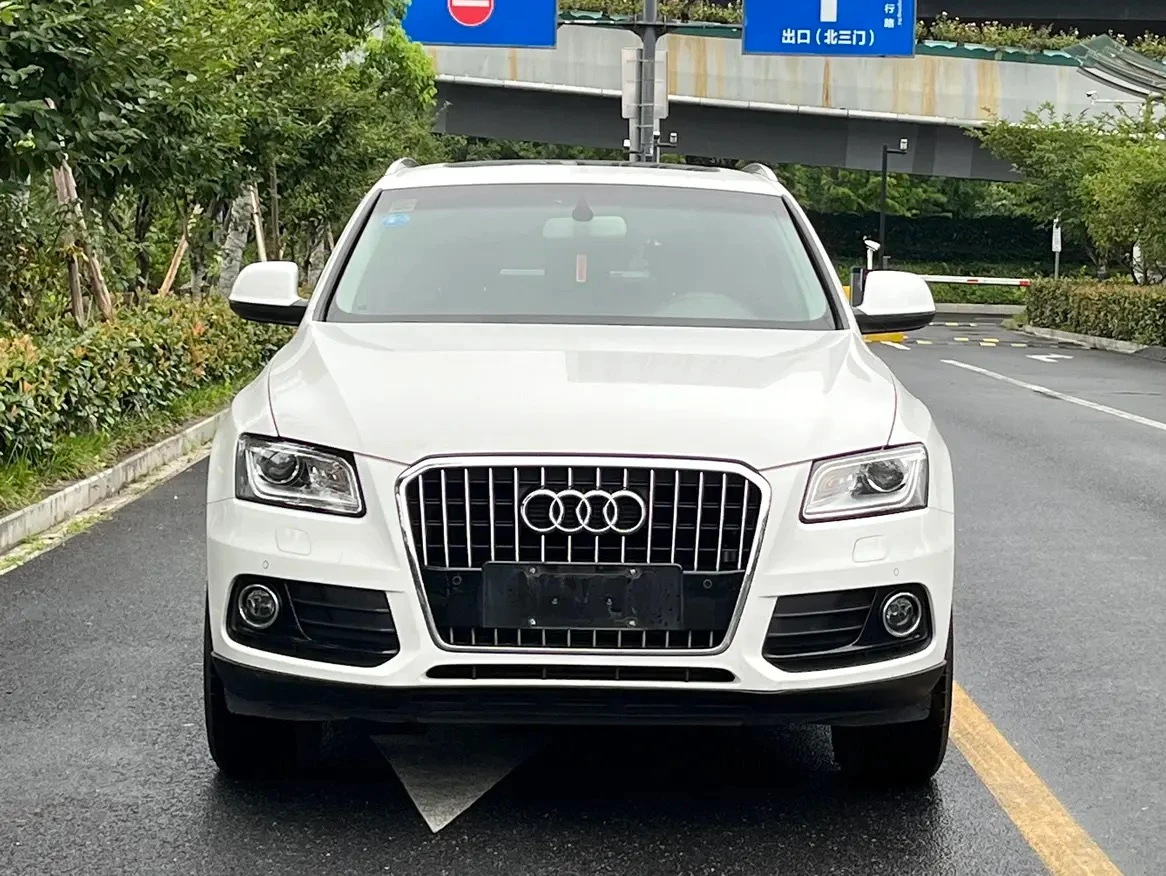 Audi Q5 40TFSI Technology - exterior