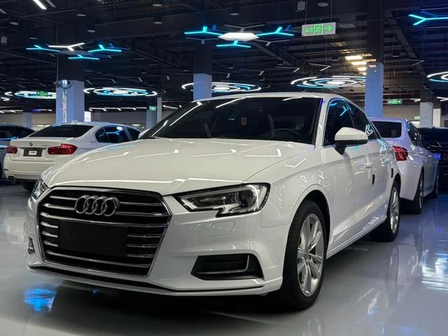 Audi A3 Limousine 35TFSI Progressive Trim