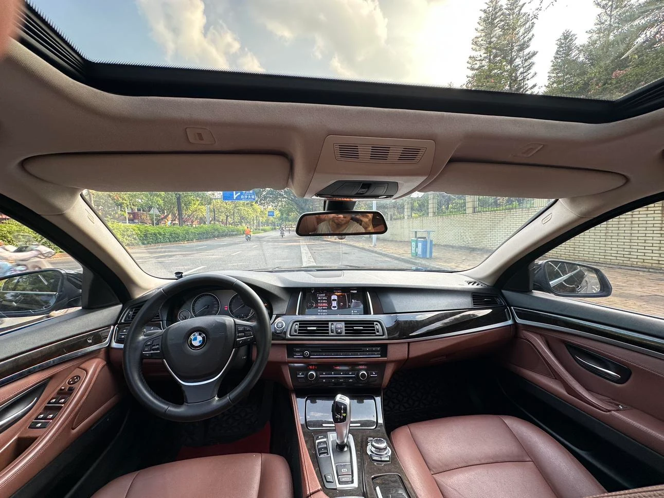BMW 525Li  - interior