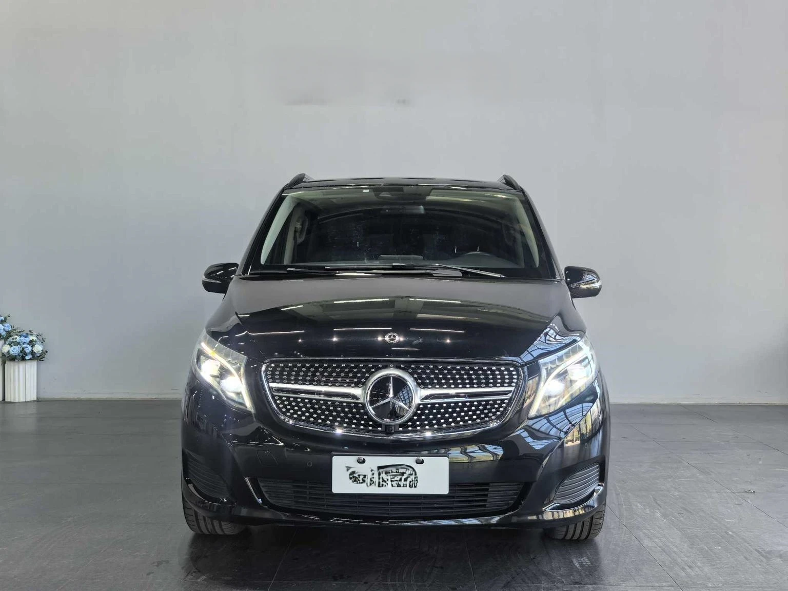 Mercedes-Benz V260 Pilot Edition - exterior