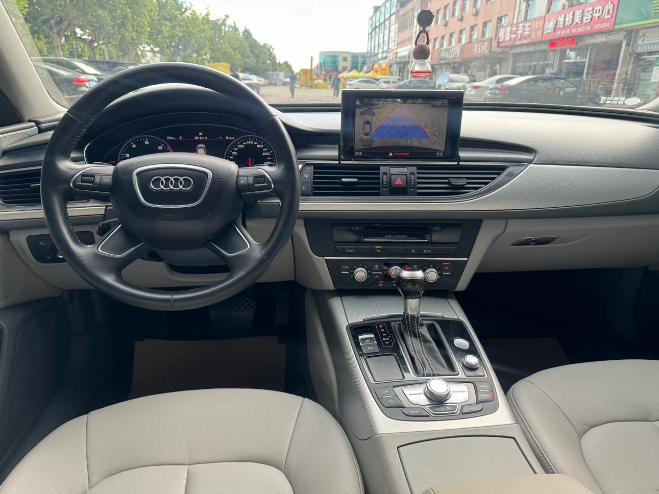 Audi A6L - interior