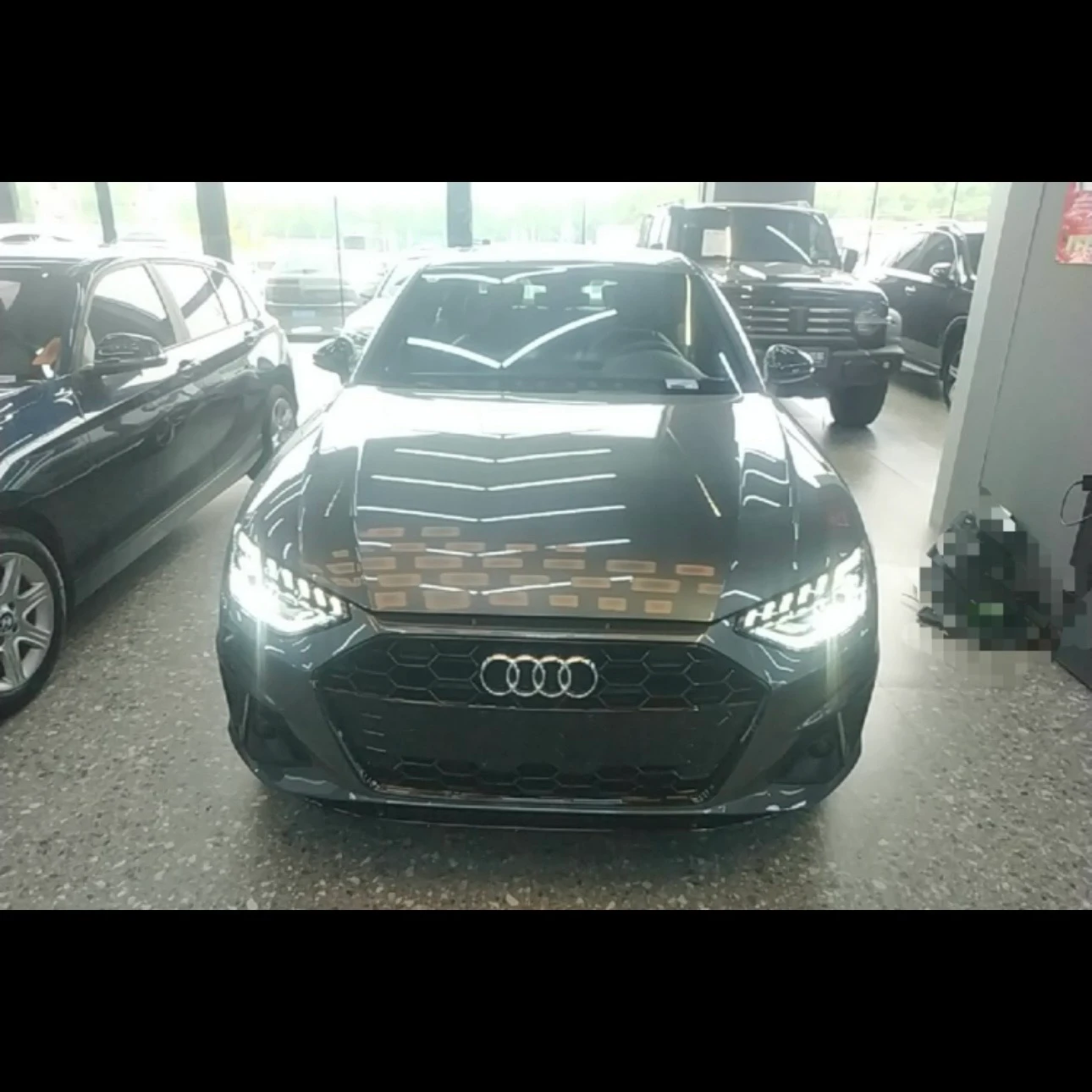 Audi A4L Premium Sport 40 - exterior