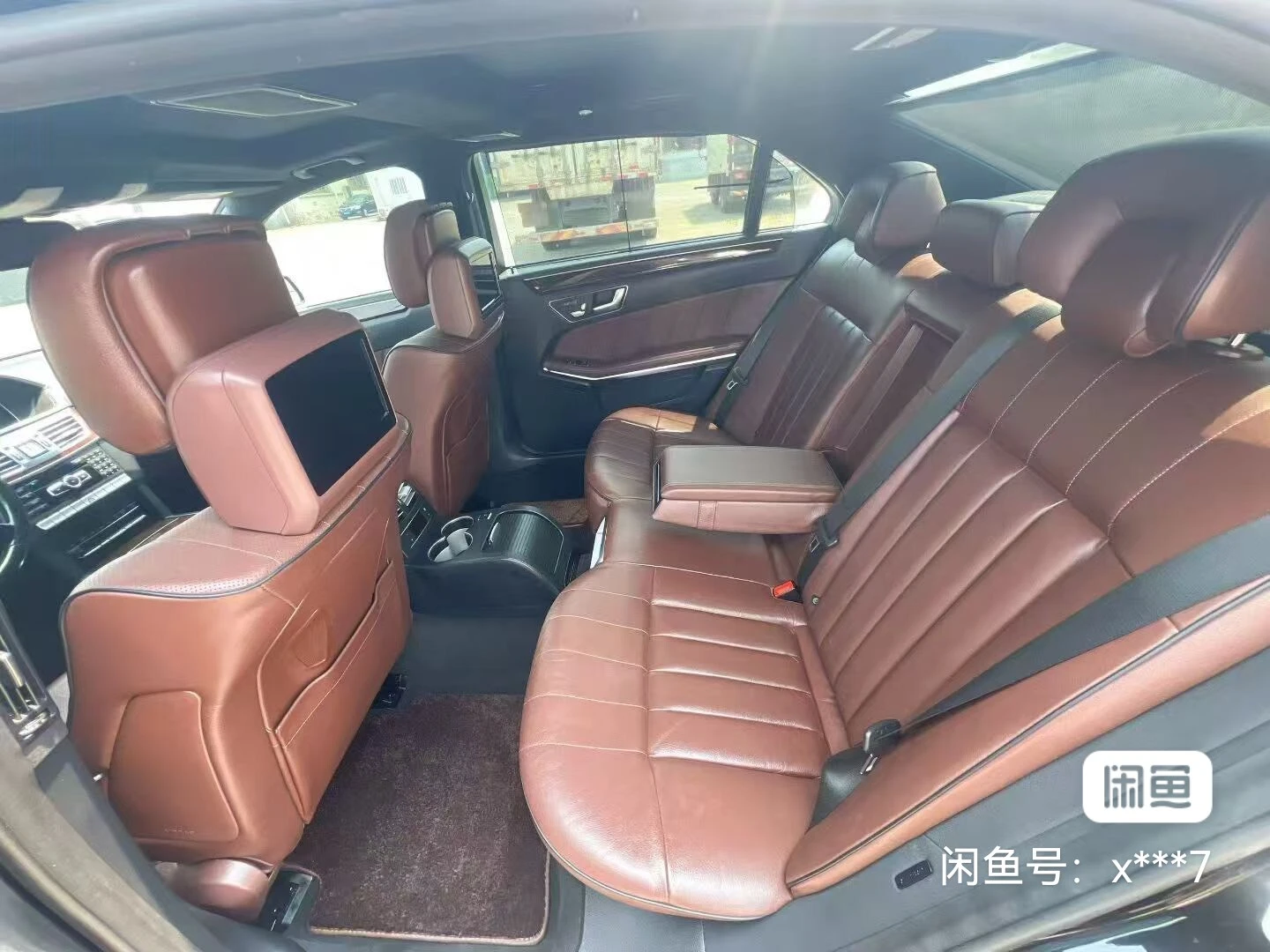 Mercedes-Benz E320L 4MATIC - interior