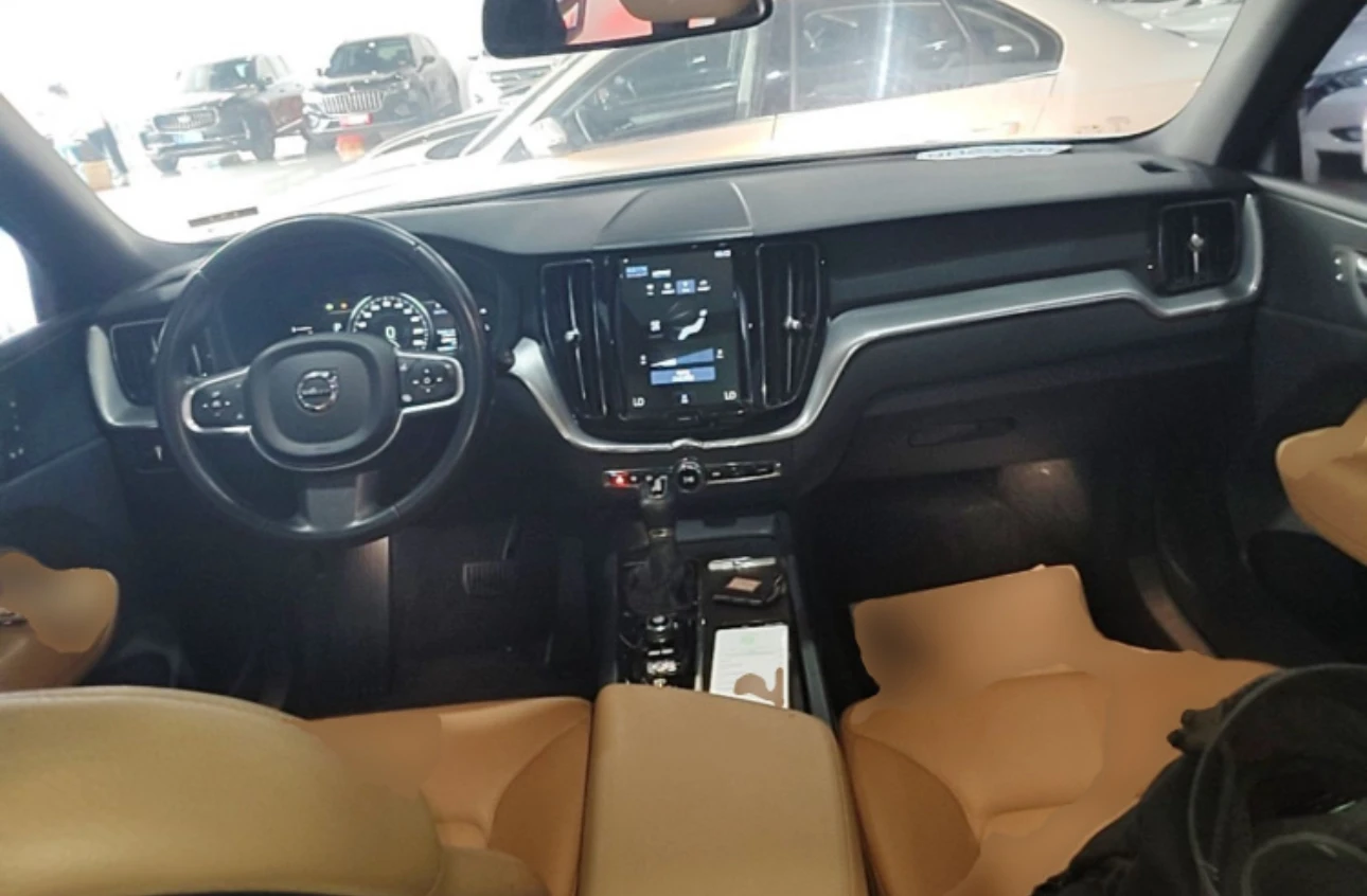Volvo XC60 T5 AWD - interior