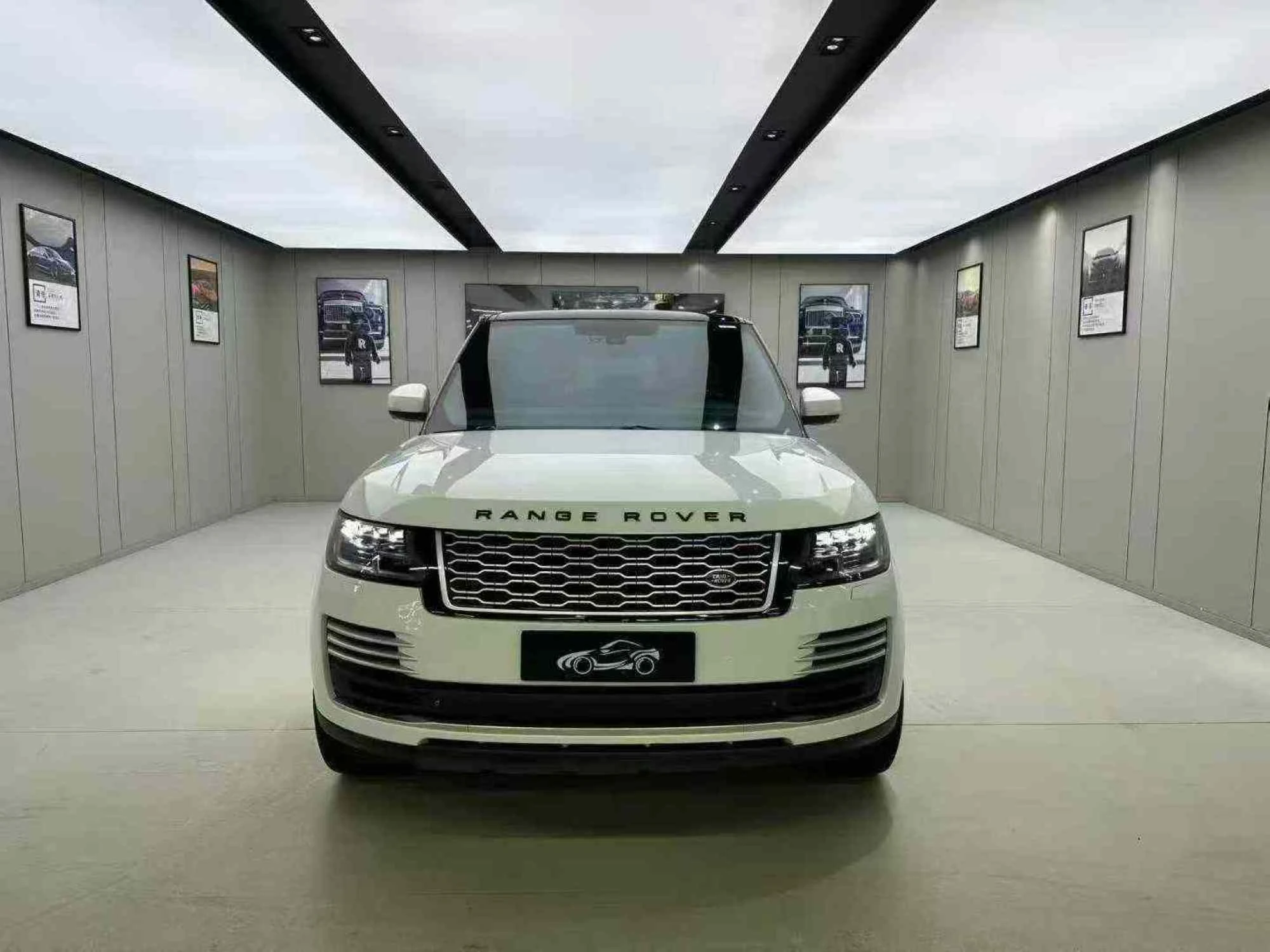 Land Rover Range Rover 3.0L SC V6 HSE - exterior