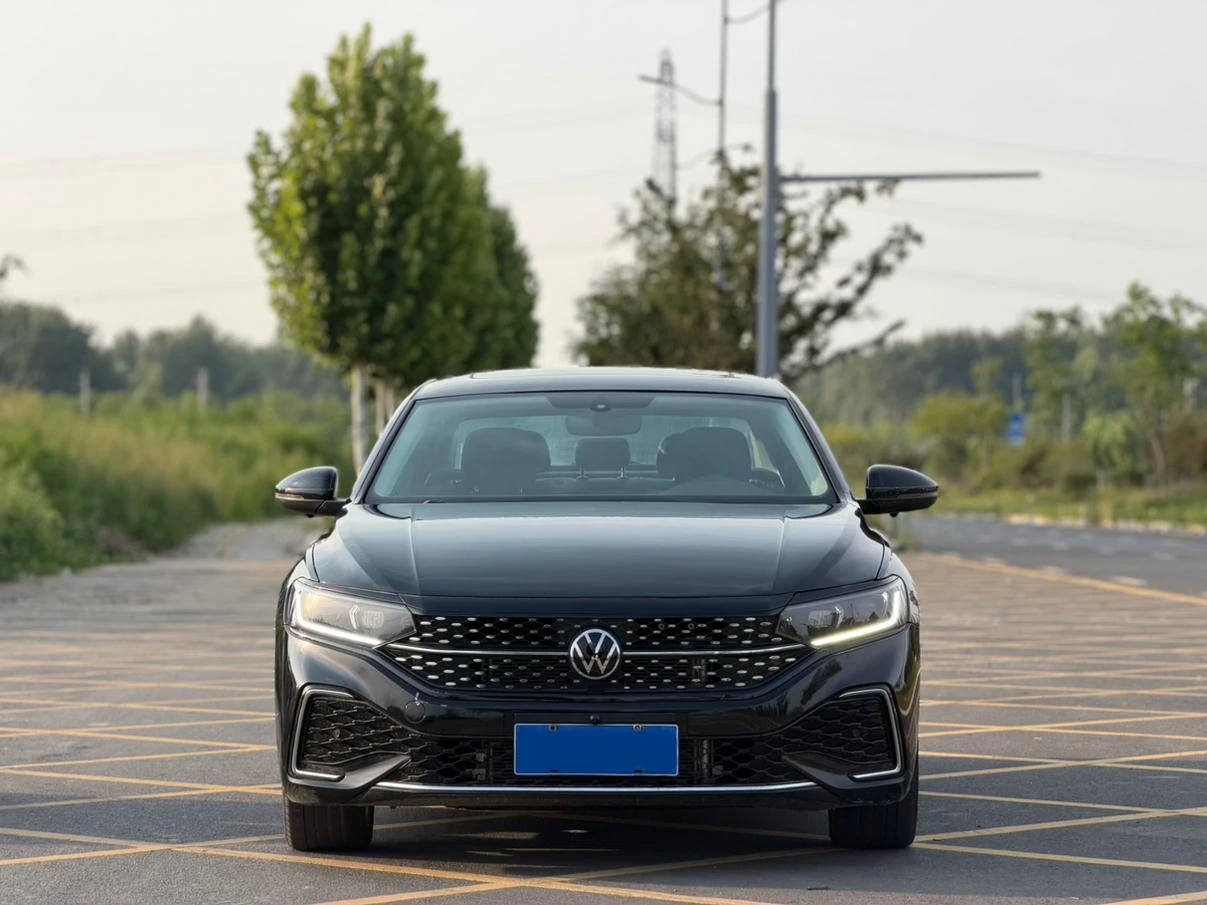 Volkswagen Passat 380TSI Luxury Edition - exterior