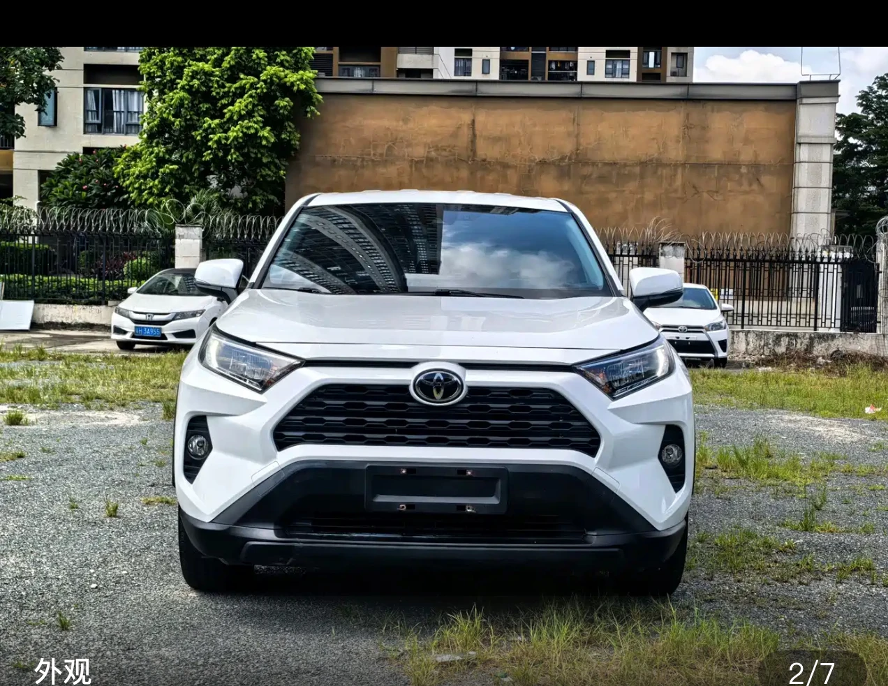 Toyota RAV4 2.0L CVT FWD (Style Trim) - exterior