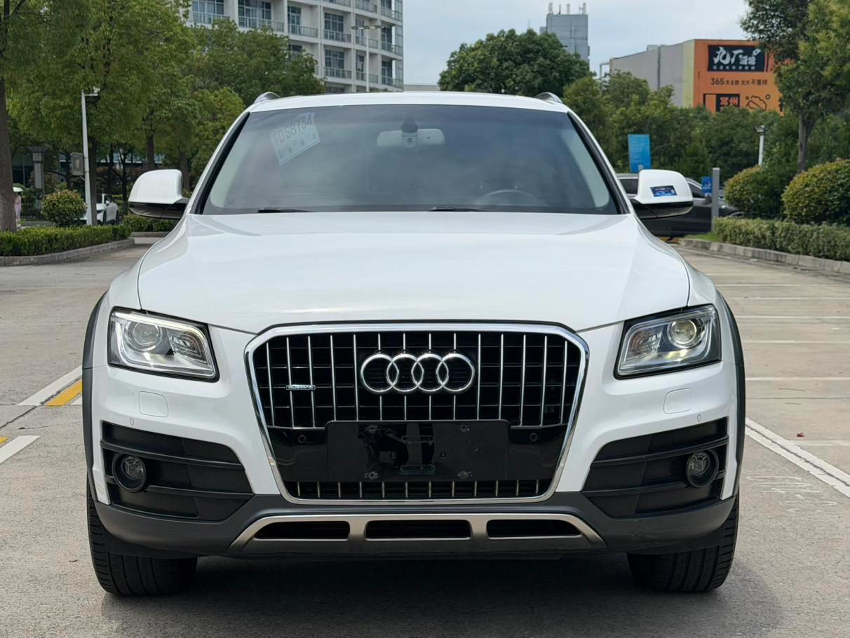Audi Q5 40 TFSI  Collector's Edition - exterior