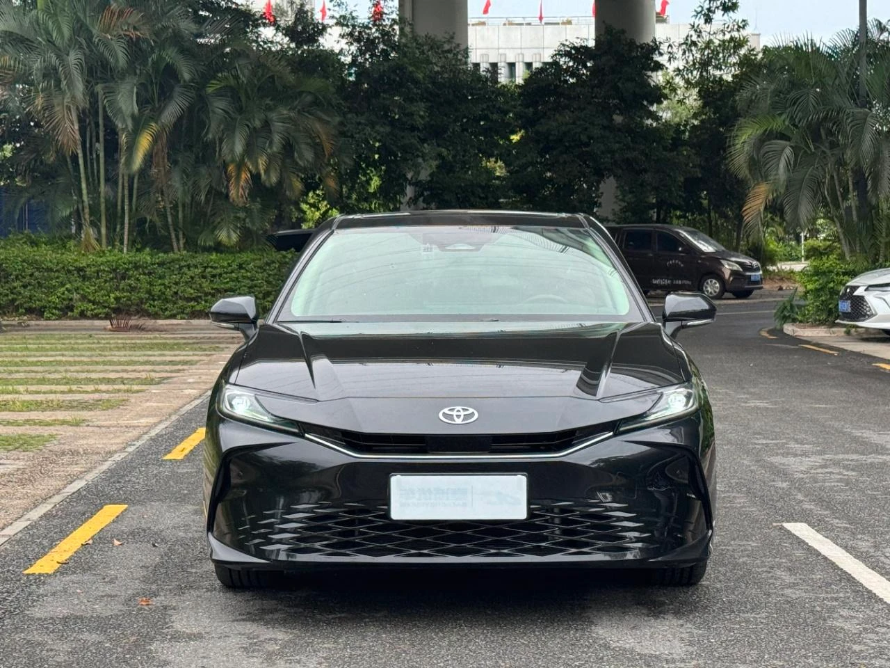 Toyota Camry 2.0GVP Luxury Edition - exterior