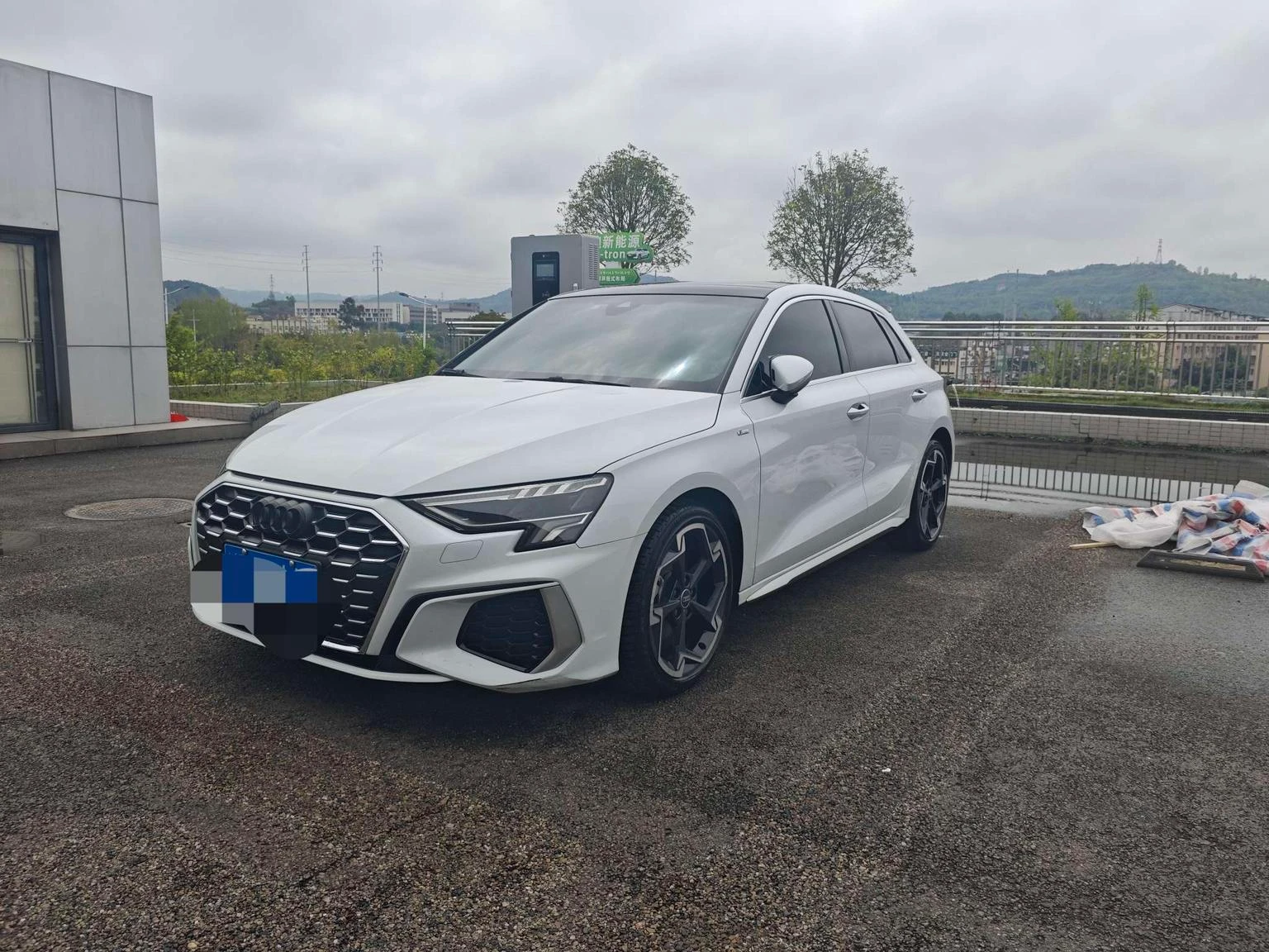 Audi A3 Sportback 35 TFSI Luxury Sport - exterior