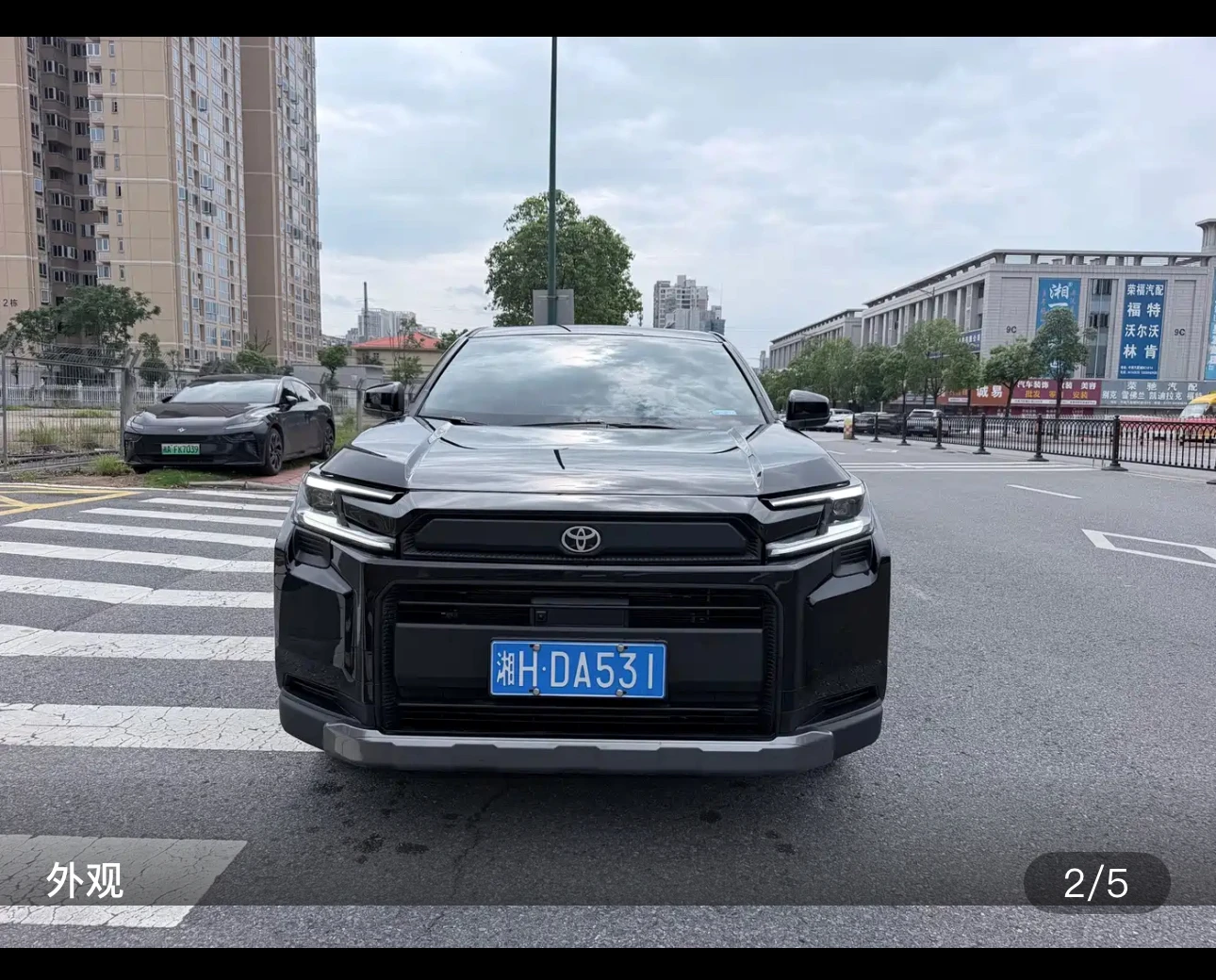 Toyota RAV4 2WD Luxury Edition - exterior