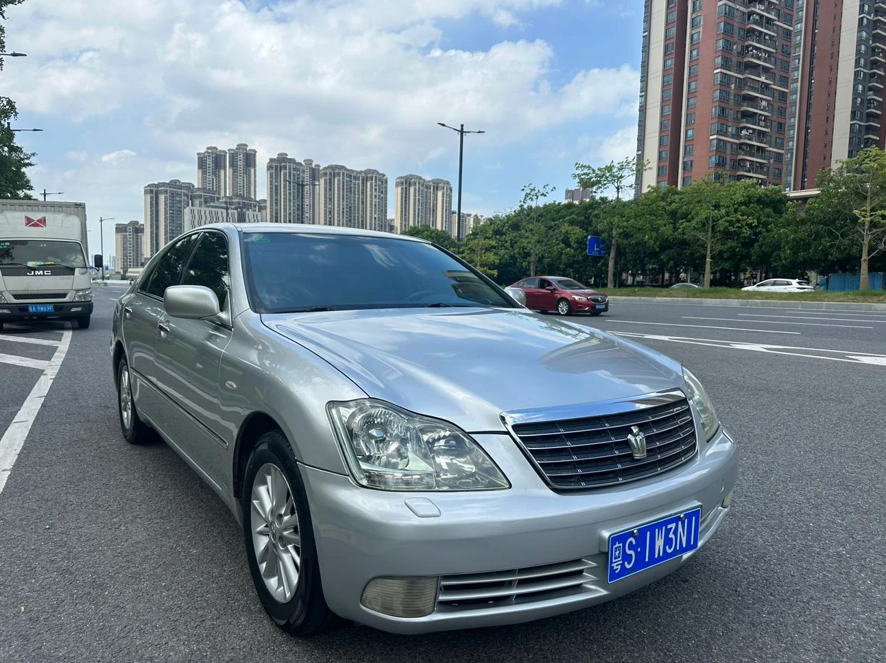 Toyota Crown - exterior