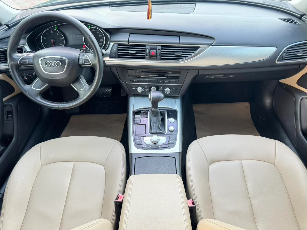 Audi A6L - interior