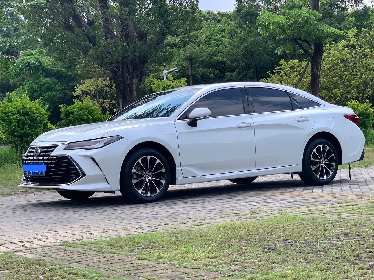 Toyota Avalon 2.0L CVT Premium Edition