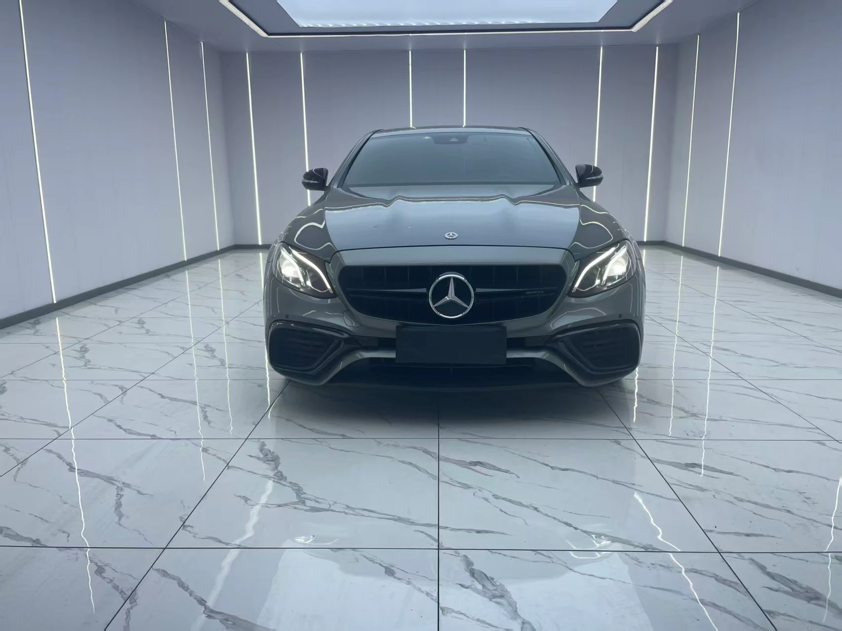 Mercedes-Benz E 200 Sport 4MATIC - exterior
