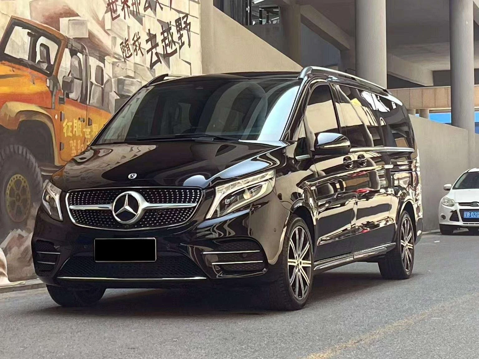 Mercedes-Benz V-Class V 260 L (Long Wheelbase Luxury Trim)