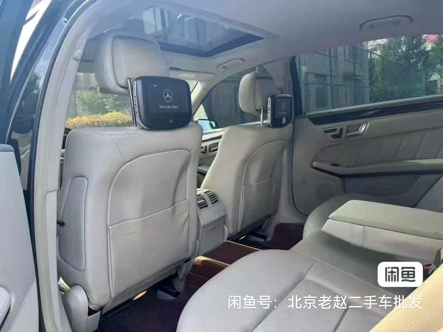 Mercedes-Benz E200L  - interior