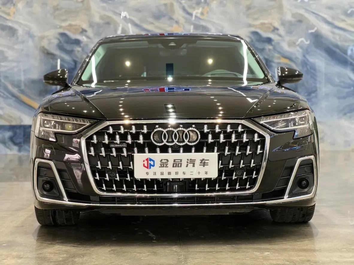 Audi 8L 55 TFSI Flagship Trim - exterior