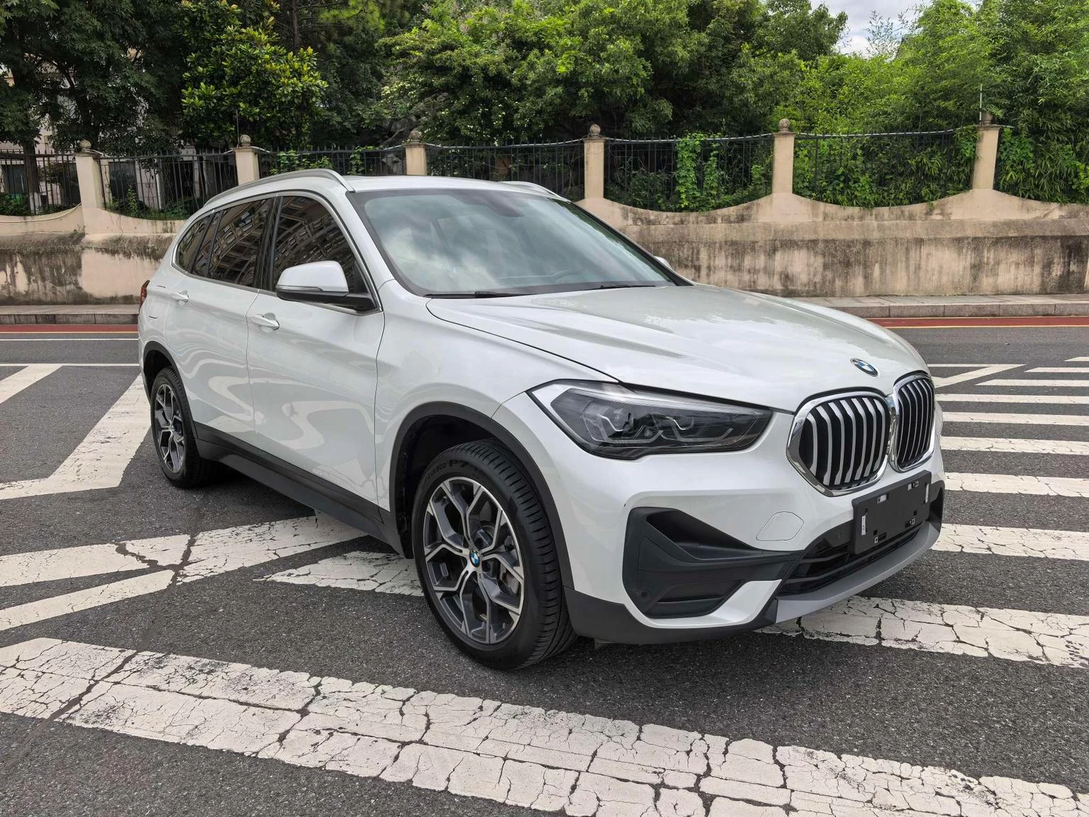 BMW X1 sDrive25Li Leading - exterior