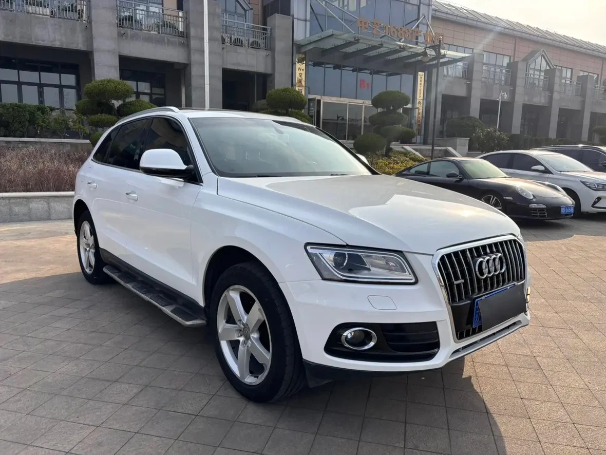 Audi Q5 40TFSI Progressive - exterior