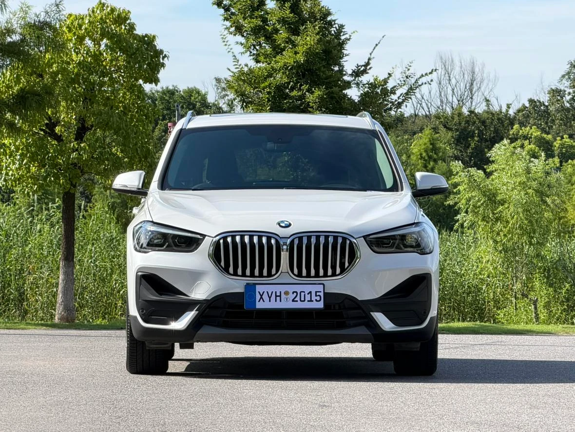 BMW X1 sDrive25Li Leading - exterior