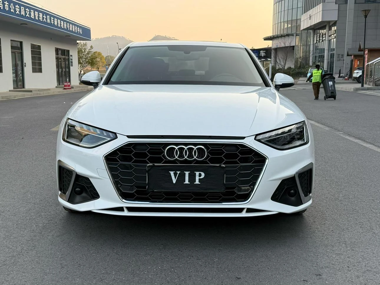 Audi A4L 40 TFSI (Luxury Dynamic Trim) - exterior