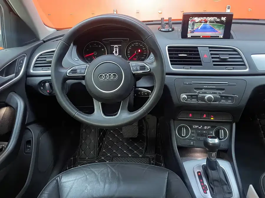Audi Q3 35 TFSI - interior