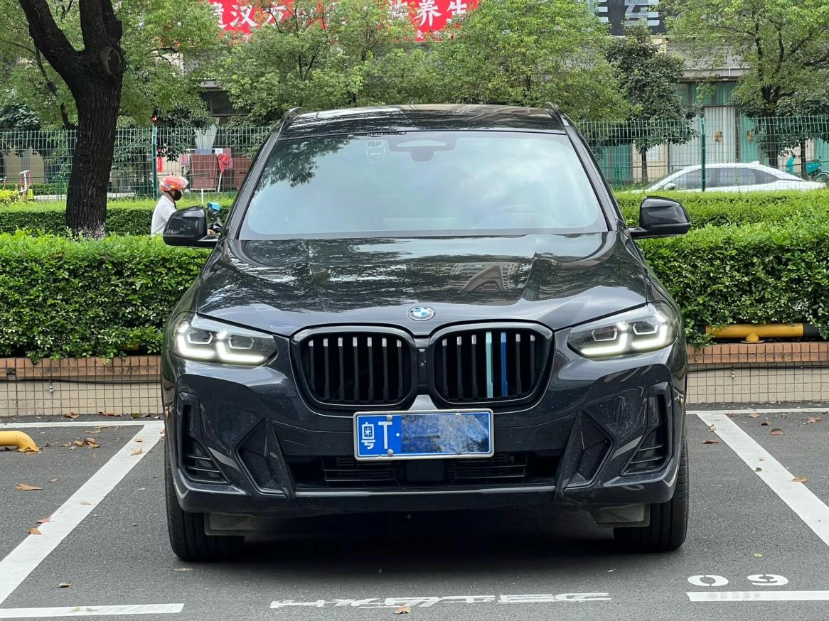 BMW X3 xDrive30i Leading M Shadow Night Package - exterior