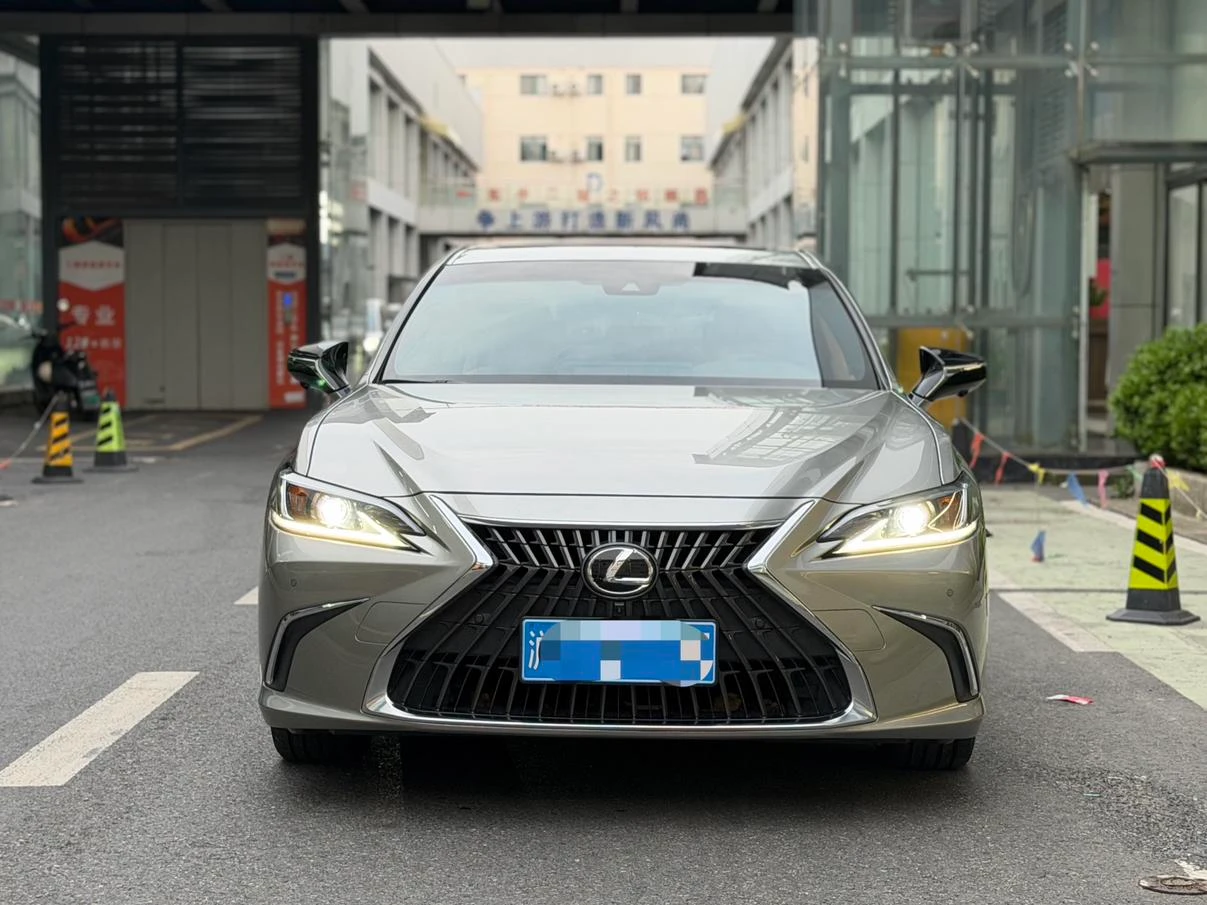 Lexus ES 200 Premium - exterior