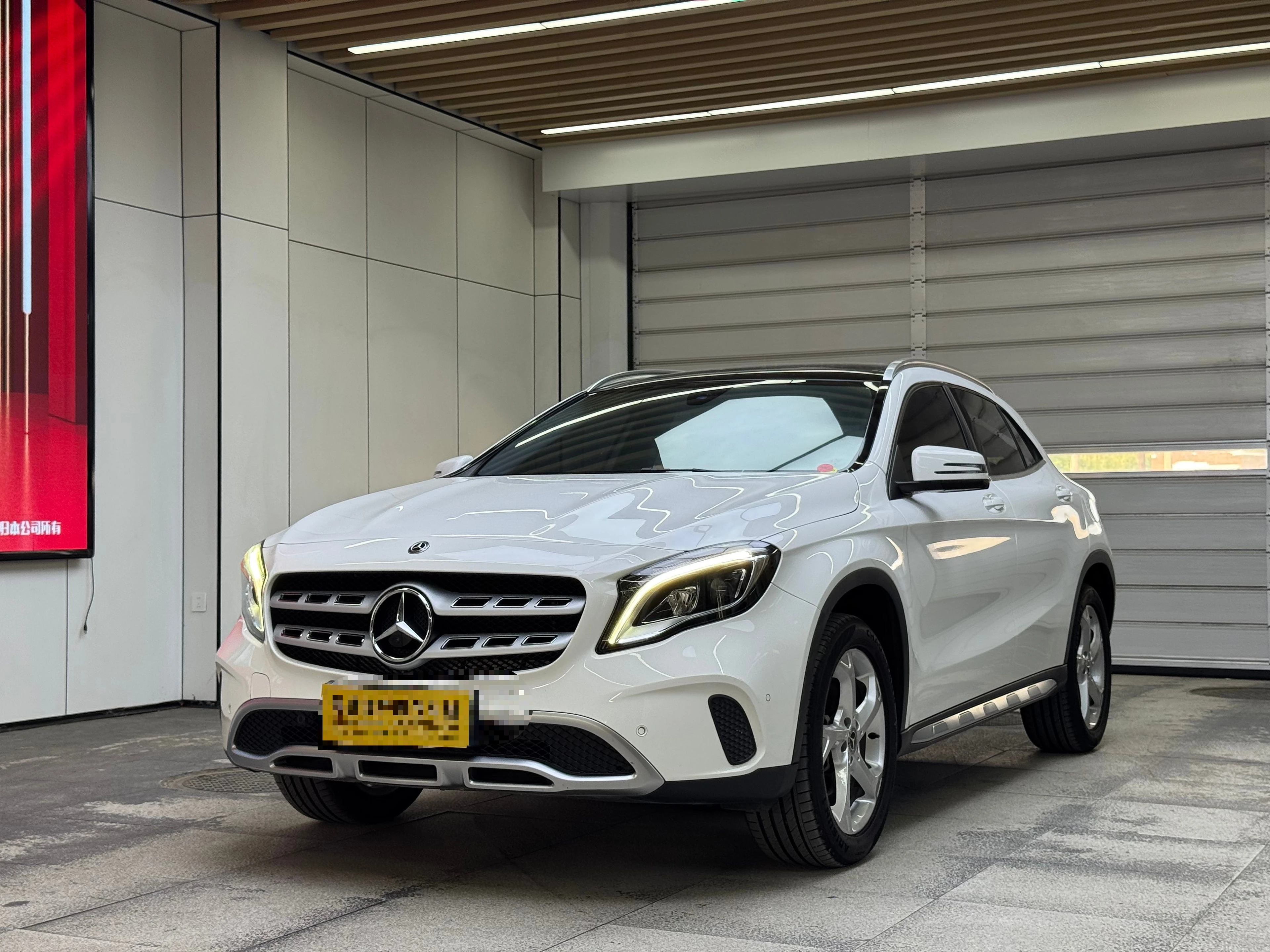 Mercedes-Benz GLA200 - exterior