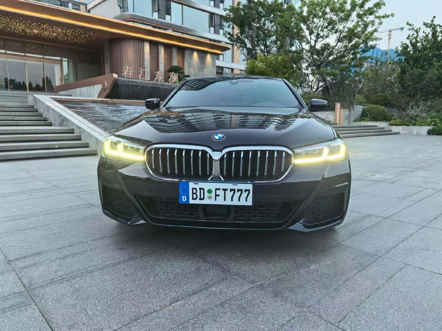 BMW 5 Series 530Li M Sport - exterior