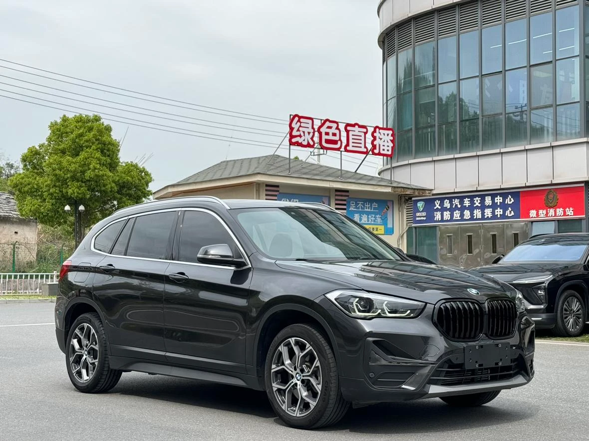 BMW X1 sDrive25Li Leading - exterior