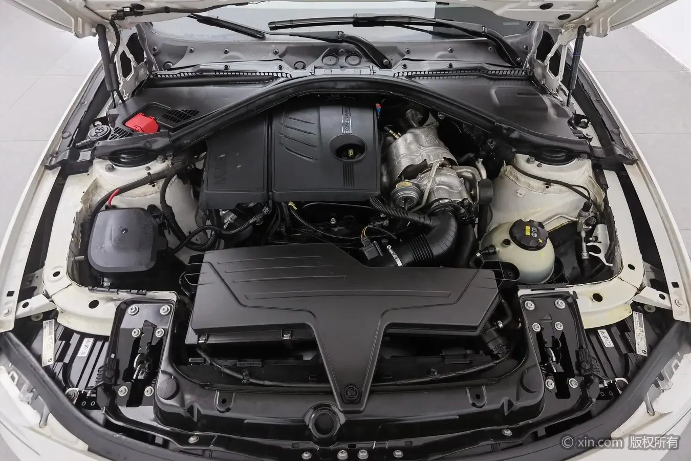 BMW 3 Series  316i  - engine