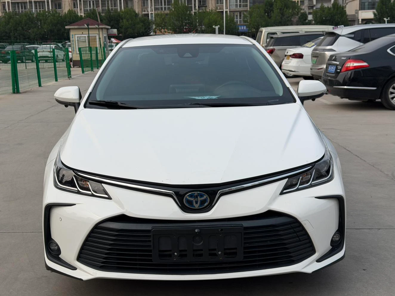 Toyota Corolla  1.8L E-CVT - exterior