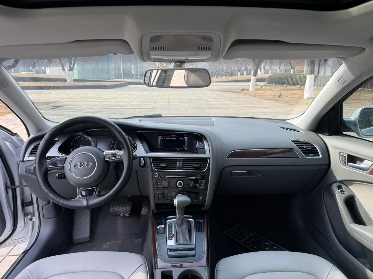Audi A4L - interior