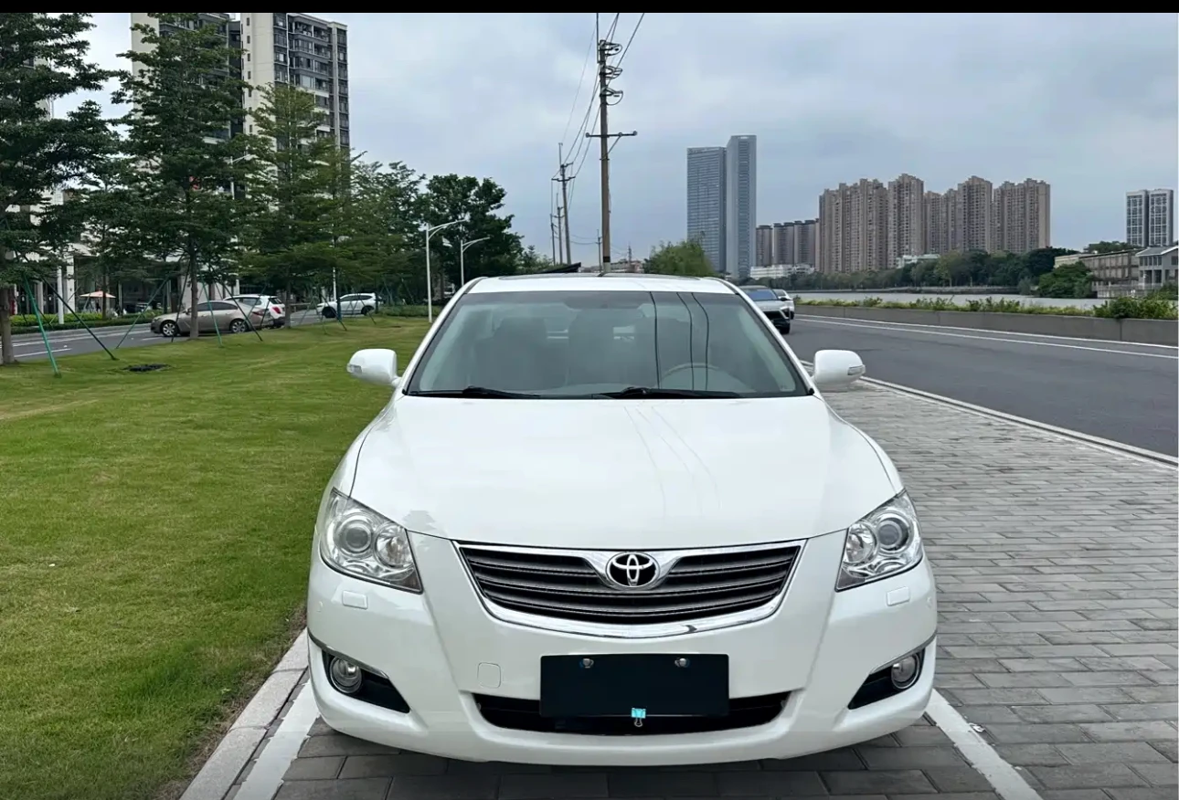 Toyota Camry 240V Premium Edition - exterior
