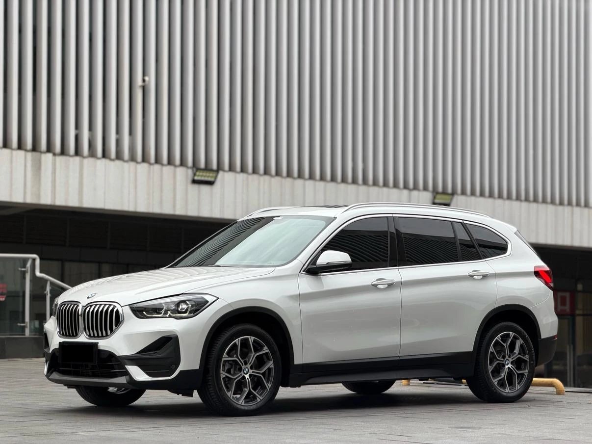 BMW X1 sDrive25Li Leading