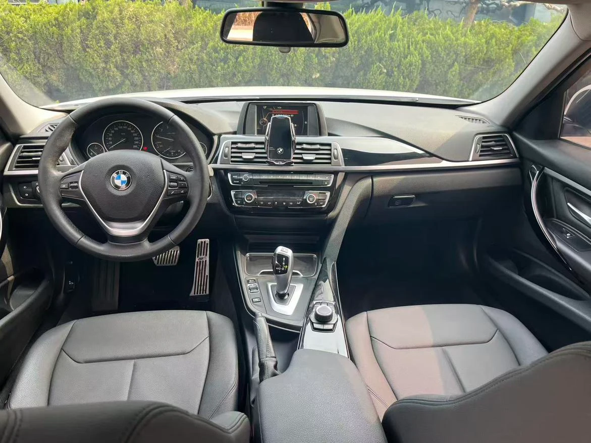 BMW 3 Series 318Li  - interior