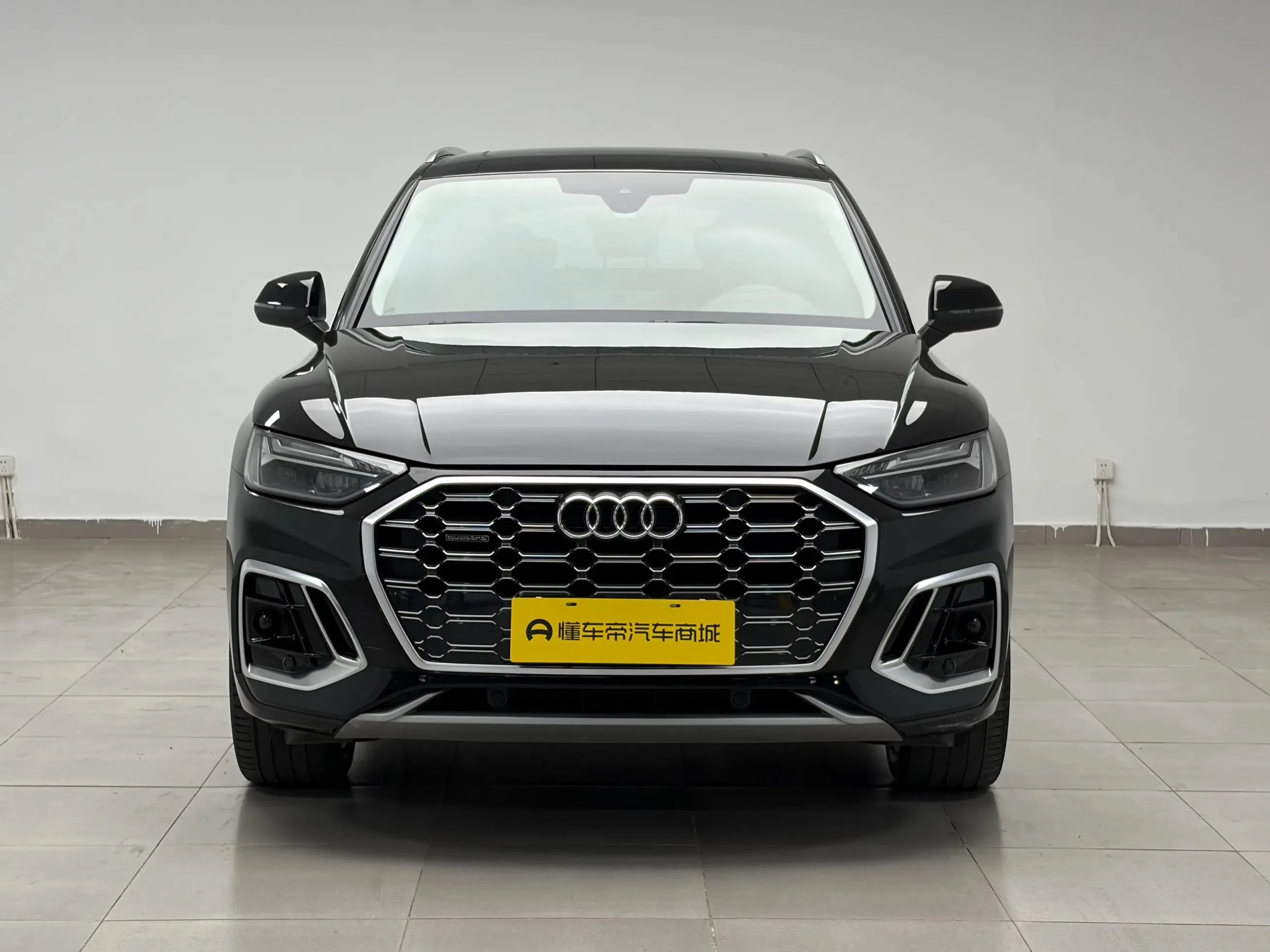 Audi Q5L 5-seat Factory Custom Edition - exterior