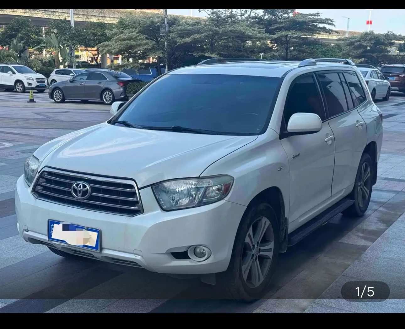 Toyota Highlander 2WD 7-Seater (Luxury Trim) - exterior