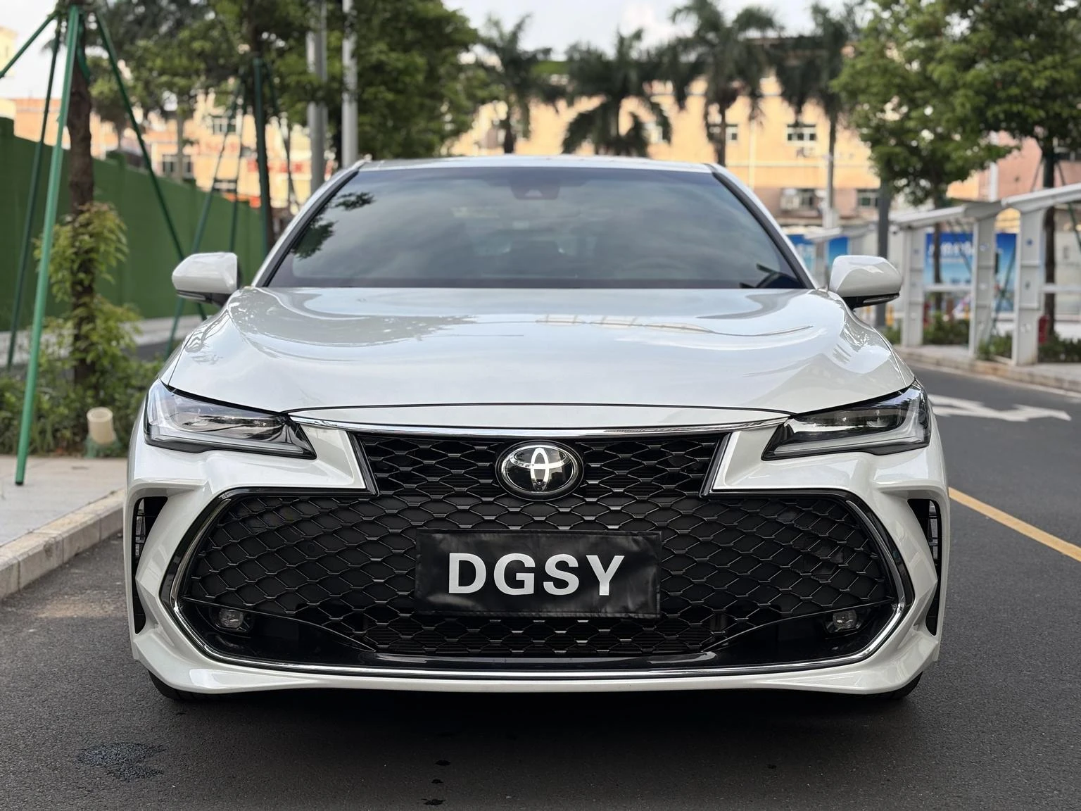 Toyota Avalon 2.5L Automatic Luxury Edition - exterior